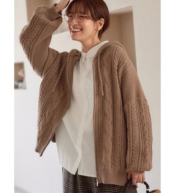 Viola e Viola（ヴィオラ エ ヴィオラ）の「ゆるっとあったかケーブルニットパーカー（パーカー）」｜モカブラウン