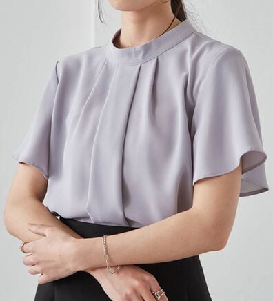 RANAN（ラナン）の「機能付タックデザインブラウス（ブラウス）」