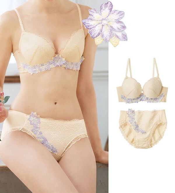 LAVIENNE（ラヴィエンヌ）の「【ラヴィモア】ときめき気分の脇すっきりブラ・ショーツ（別売）（ブラジャー）」｜クリーム