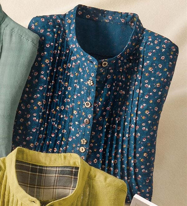 BELLUNA（ベルーナ）の「綿１００％ダブルガーゼオーバーブラウス（ブラウス）」｜小花(ネイビー)