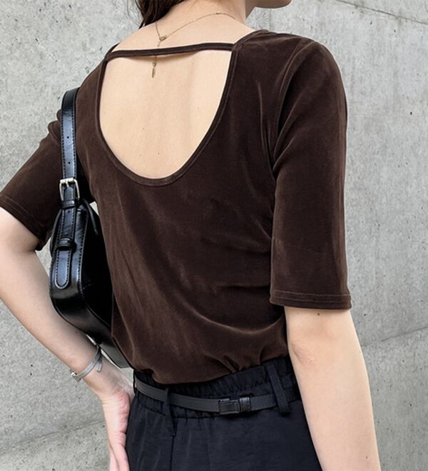 GeeRA（ジーラ）の「ベロアバックオープンカットソー（カットソー）」｜詳細画像