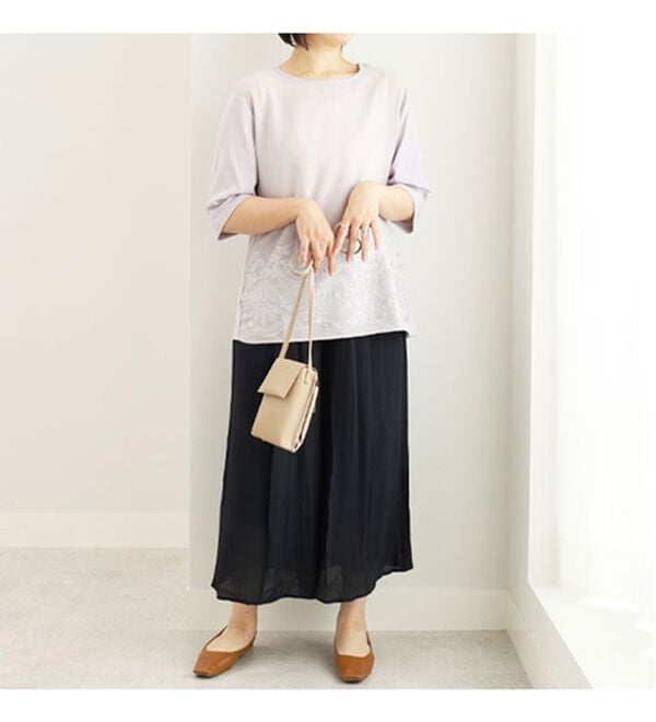 BELLUNA（ベルーナ）の「異素材切替裾刺しゅうチュニック（チュニック）」｜詳細画像