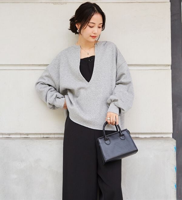 RANAN（ラナン）の「裏起毛Ｖネックロゴ刺しゅうスウェット（トレーナー・スウェット）」｜詳細画像