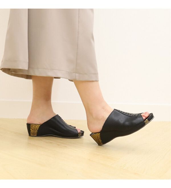 BELLUNA（ベルーナ）の「牛革柔らかフットベットウェッジサンダル（サンダル・ミュール）」｜詳細画像