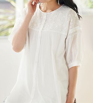 BELLUNA（ベルーナ）の「綿１００％クラフト刺しゅうブラウス（ブラウス）」｜オフホワイト