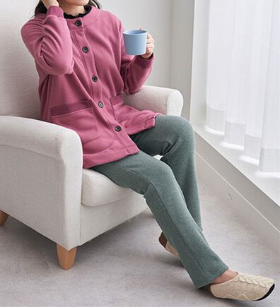 BELLUNA（ベルーナ）の「まるではく毛布！静電防止付裏ファーイージーパンツ（フルレングスパンツ）」