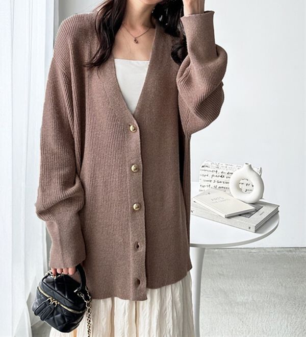 GeeRA（ジーラ）の「畦編みＶネックゴールドボタンカーディガン（その他カーディガン）」｜詳細画像