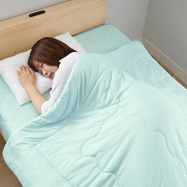 iellio（イエリオ）の「リバーシブル涼感とろける肌掛布団＜タオル地・綿１００％・わた入り・洗える・接触冷感・ブランケット・肌掛け布団・夏用掛布団＞（掛布団）」｜ブルー