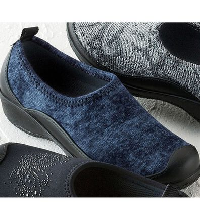 BELLUNA（ベルーナ）の「ゆったりワイズのびの～びウェッジシューズ（パンプス）」