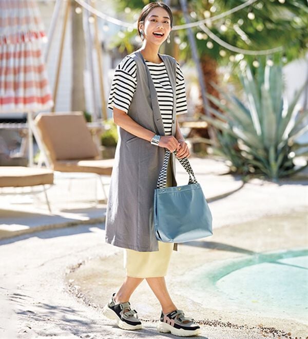 BELLUNA（ベルーナ）の「シャイニー素材のお洒落柄ハンドル手提げ（ハンドバッグ）」｜詳細画像