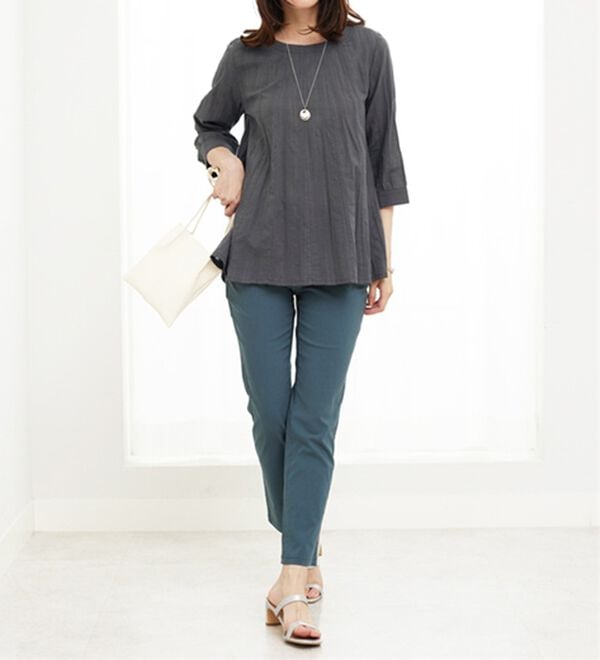 BELLUNA（ベルーナ）の「【店舗・ネット限定】シャドーストライプ素材タック使いブラウス（ブラウス）」｜詳細画像