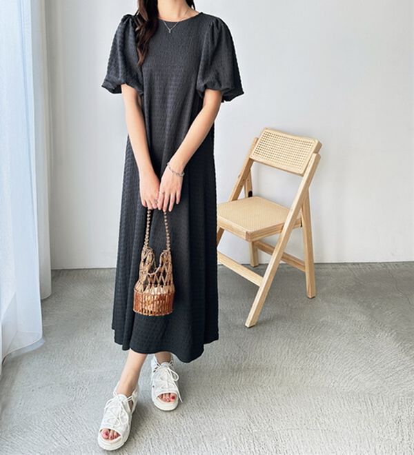 GeeRA（ジーラ）の「ボリューム袖楽ちん表面感ワンピース（カットソーワンピース）」｜チャコール