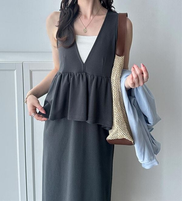 GeeRA（ジーラ）の「楽ちん！ペプラムジャンパースカート（ジャンパースカート）」｜詳細画像