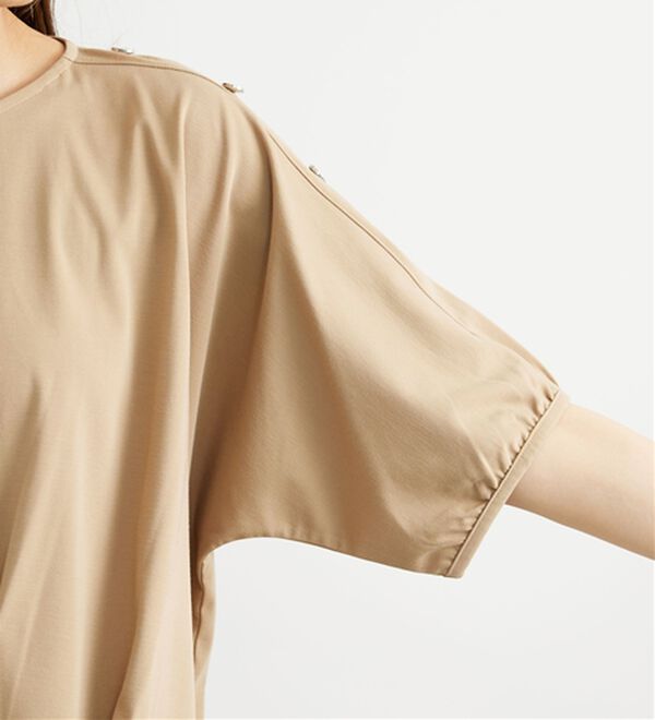 BELLUNA（ベルーナ）の「肩ボタンデザイン裾タックプルオーバー（カットソー）」｜詳細画像