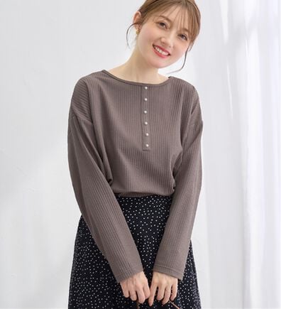 alotta（アロッタ）の「ラク綺麗！縦ラインジャカード前後２ＷＡＹゆるトップス（カットソー）」