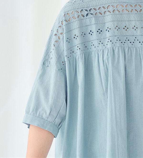 Viola e Viola（ヴィオラ エ ヴィオラ）の「【インド綿】フロントヨーク刺繍ブラウス（ブラウス）」｜詳細画像