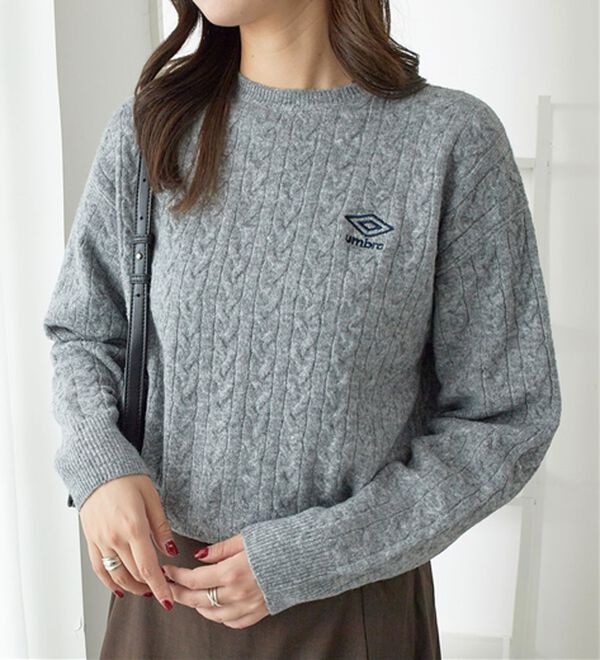 alotta（アロッタ）の「【ＵＭＢＲＯ】ミニケーブルニットトップス（ニット・セーター）」｜杢チャコール