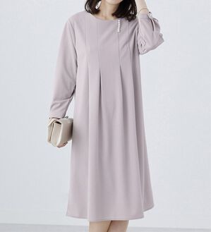 BELLUNA（ベルーナ）の「＜セレモニースタイル＞パール使いワンピース（フォーマルワンピース）」｜グレージュ