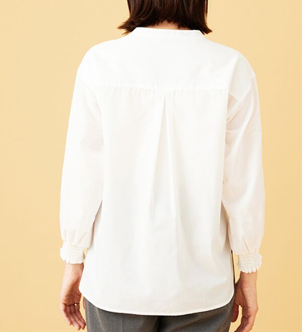 BELLUNA（ベルーナ）の「花柄袖刺しゅうデザインブラウス（ブラウス）」｜詳細画像