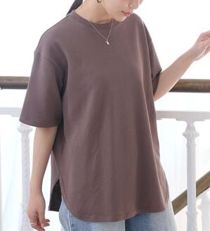 A HAPPY MARILYN（アハッピーマリリン）の「【Ｍ～８Ｌ】【ハッピーさらりん】裾ラウンド五分袖Ｔシャツ（Tシャツ）」｜モカ