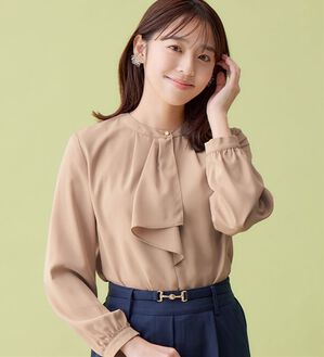 alotta（アロッタ）の「金ボタン付ボウタイブラウス（ブラウス）」｜グレージュ