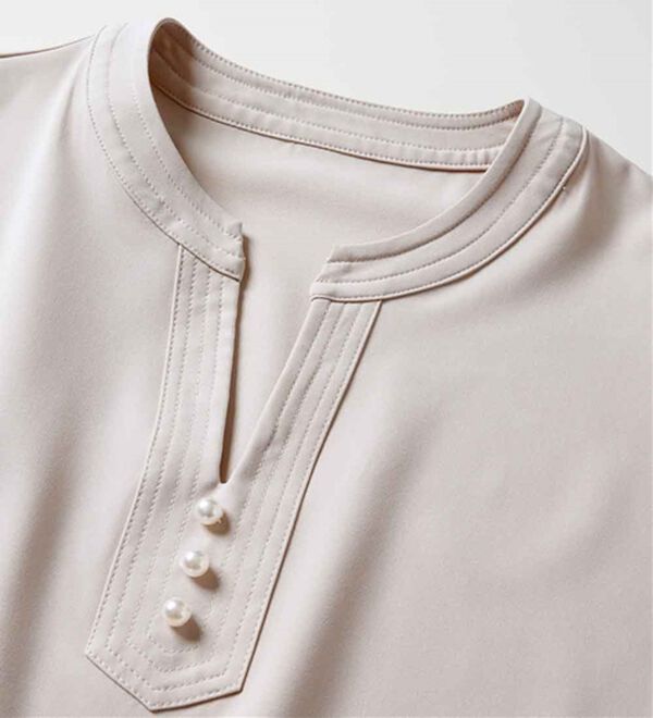 RANAN（ラナン）の「3つの機能付！パール調ボタン付スキッパーブラウス（ブラウス）」｜詳細画像