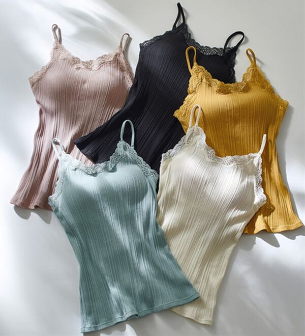 YU'NOW（ユナウ）の「カップ付ランダムリブバックオープンキャミ（ブラトップ・カップ付きインナー）」｜オフホワイト