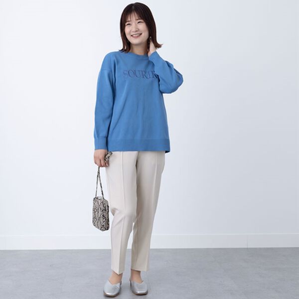 BELLUNA（ベルーナ）の「ロゴ刺しゅうニットプルオーバー（ニット・セーター）」｜詳細画像