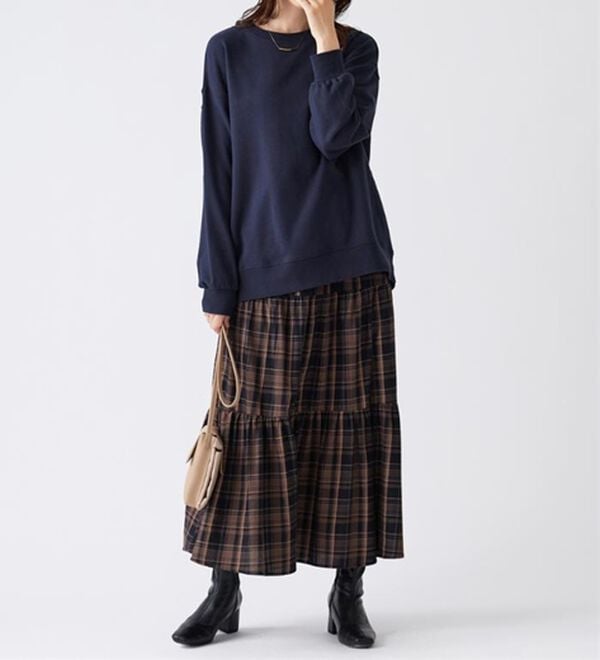 BELLUNA（ベルーナ）の「軽やか綿混！大人サマ見えスウェット（カットソー）」｜詳細画像