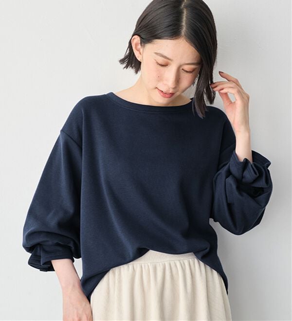 Viola e Viola（ヴィオラ エ ヴィオラ）の「裏ファー袖タックプルオーバー（カットソー）」｜ネイビー