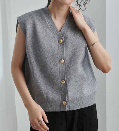 RANAN（ラナン）の「【ムースタッチ】洗える！ゴールド調ボタンニットベスト（ベスト）」