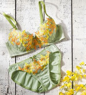 YU'NOW（ユナウ）の「プチプラブラ＆ショーツセット（ブラジャー＆ショーツセット）」｜カーキ系大花レース