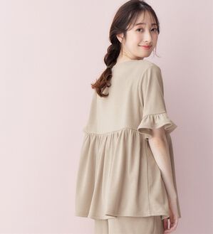 alotta（アロッタ）の「【選べる！】やわらかパイルルームウェア＜ギャザー切替トップス・裾フリルロングパンツ・裾フリルショートパンツ＞（フルレングスパンツ）」｜ベージュ／トップス