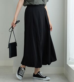 BELLUNA（ベルーナ）の「しぼ感素材バルーンスカート（ロングスカート）」｜黒