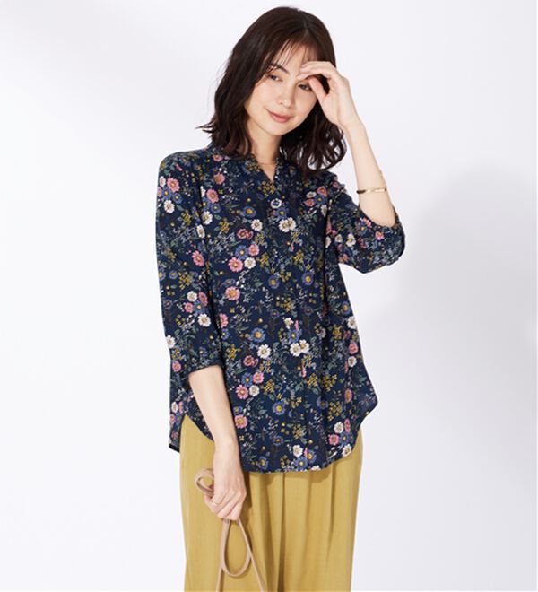 BELLUNA（ベルーナ）の「レーヨン素材ギャザー使いプリントブラウス（ブラウス）」｜詳細画像