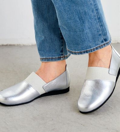 BELLUNA（ベルーナ）の「４Ｅイタリアンレザースリッポンシューズ（スリッポン）」