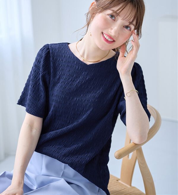 alotta（アロッタ）の「ぽこぽこ映え！フレア袖トップス（カットソー）」｜ネイビー