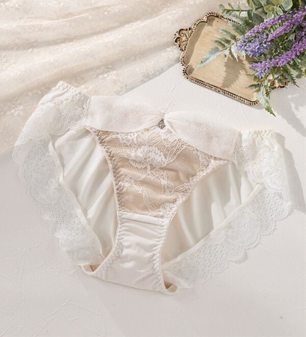 YU'NOW（ユナウ）の「【足口レース】メルティーショーツ（ショーツ）」｜ホワイト