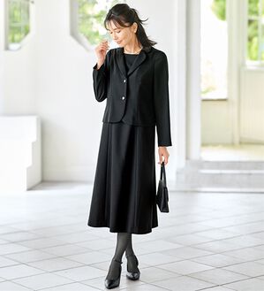 ストレッチ素材！テーラードジャケット重ね着風ワンピース - ベルーナ
