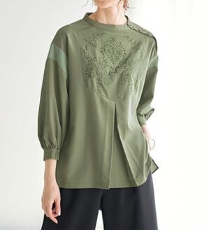 BELLUNA（ベルーナ）の「おすまし刺しゅうブラウス（ブラウス）」｜グリーン