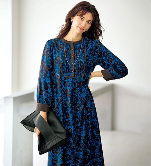 BELLUNA（ベルーナ）の「ビンテージ柄ピンタック使いワンピース（その他ワンピース）」｜ブルー系花柄