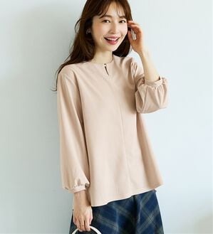 BELLUNA（ベルーナ）の「きれい見えジョーゼット素材ホック使いＴブラウス（ブラウス）」｜ピンクベージュ