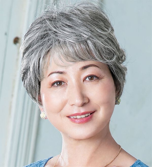 「帽子ウィッグ（もみあげ付き）カールショート　ベルーナ特別セット（ウィッグ・ヘアピース・エクステ）」｜グレイ