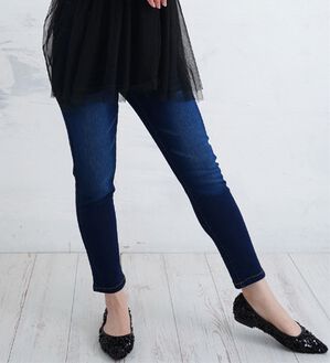 A HAPPY MARILYN（アハッピーマリリン）の「【Ｍ～８Ｌ】夏でもひんやり。足元に魔法をかけて。接触冷感 UV 魔法の美ライン ストレッチ スキニー デニムパンツ（スリム・スキニーパンツ）」｜インディゴ／加工有り