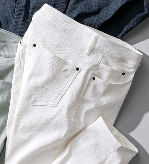 「＜コムルヴァン・オム＞ドビー織りストレッチパンツ（メンズフルレングスパンツ）」｜ホワイト