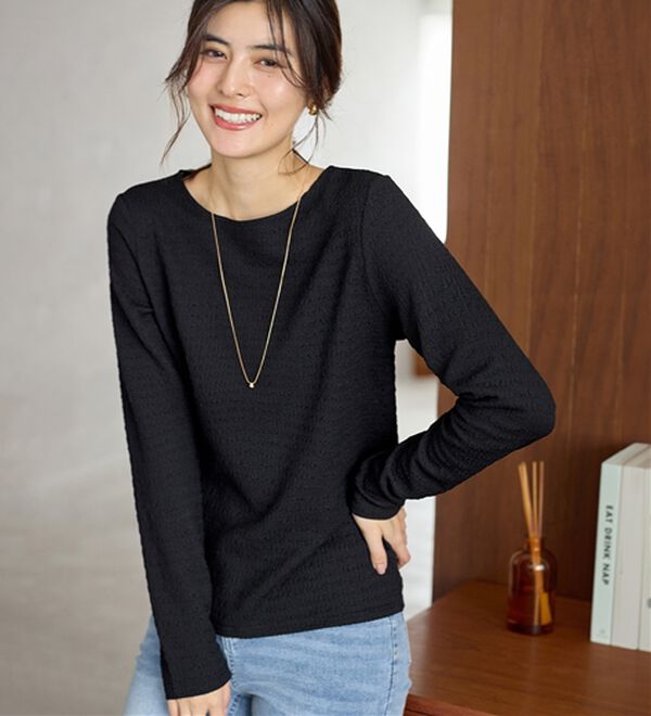 Viola e Viola（ヴィオラ エ ヴィオラ）の「立体ジャカードシンプルロンＴ（カットソー）」｜ブラック