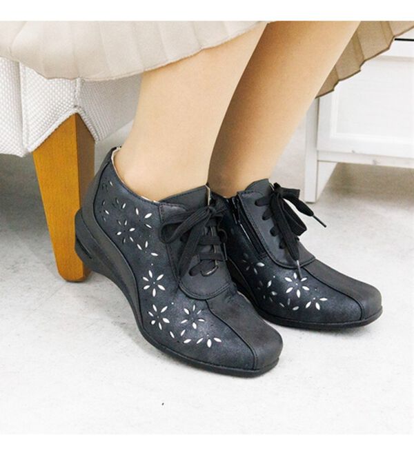 BELLUNA（ベルーナ）の「４Ｅカットワークハイカットシューズ（ブーツ）」｜詳細画像