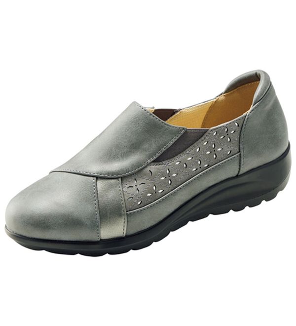 BELLUNA（ベルーナ）の「５Ｅカットワーク切替スリッポンシューズ（スリッポン）」｜グレー