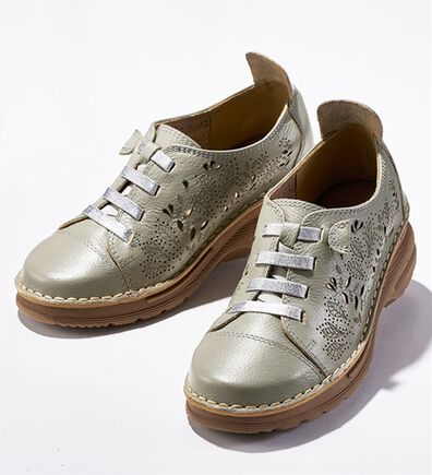 ルフラン（ルフラン）の「ｔｏ　ｂｅ　ｃｏｎｔｉｎｕｅｄ　リーフ柄デザインの甲ゴムシューズ（スニーカー）」