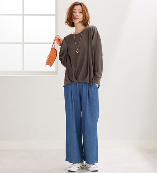 BELLUNA（ベルーナ）の「【新色追加】【2点セット】ネックレス付裾タックデザインプルオーバー（カットソー）」｜詳細画像